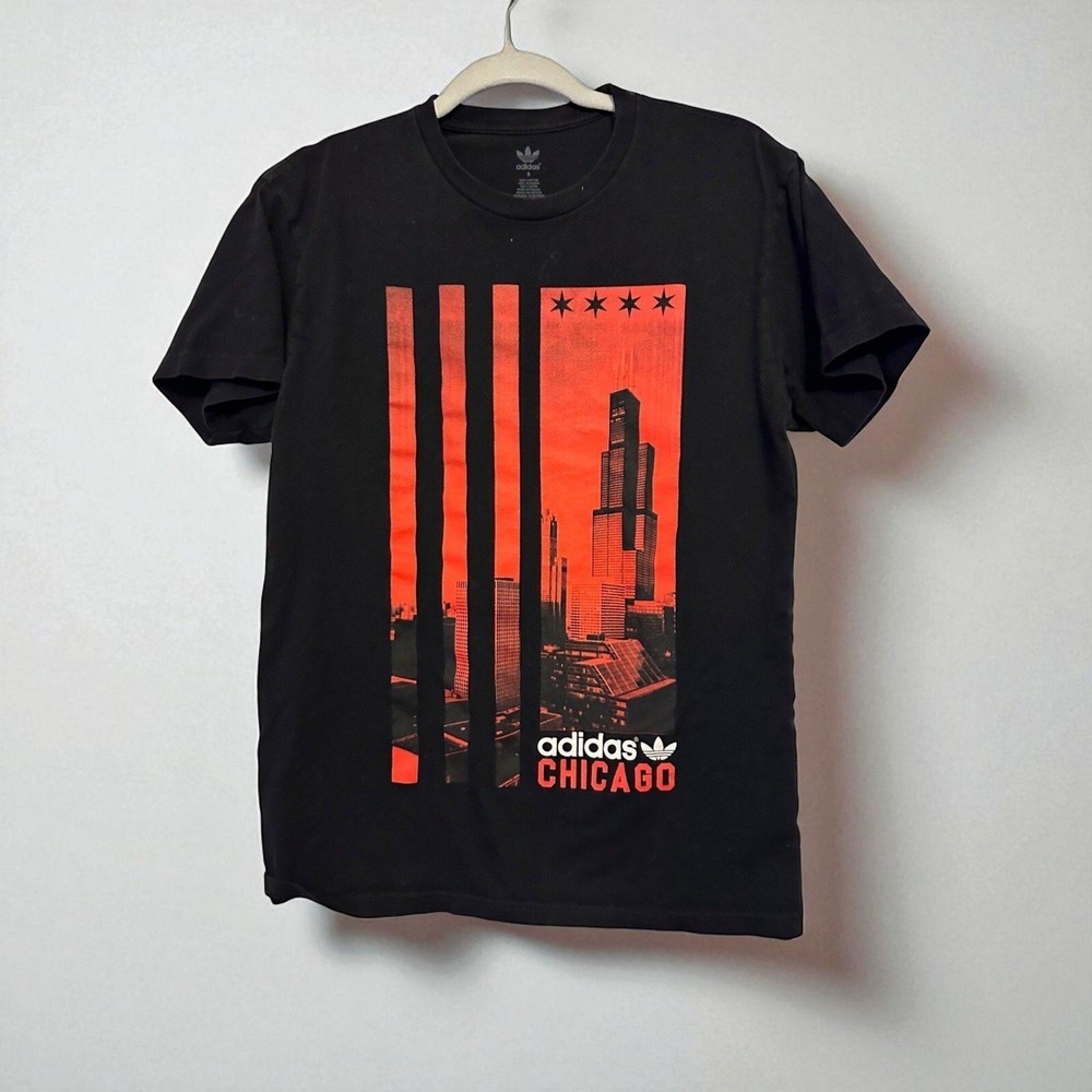 Adidas‎ T-Shirt Chicago Skyline Graphic Black Red Trefoil Logo Small Streetwear